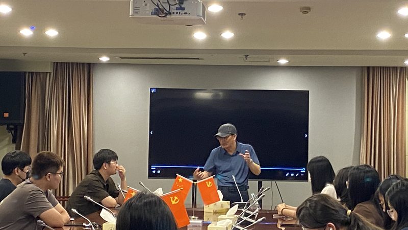 相较于传统的代理销售模式，厂家直销具有以下优势：